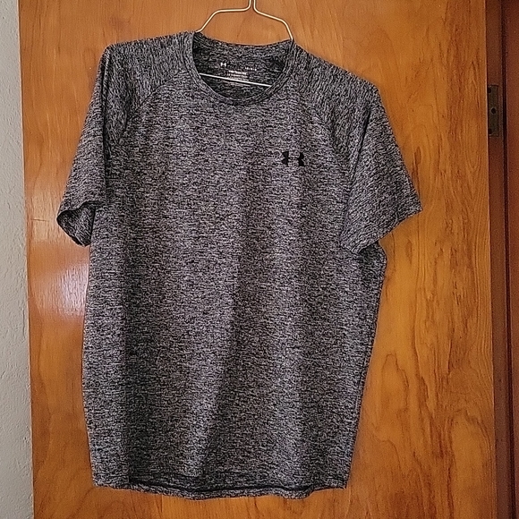 Under Armour, Men's Large, Athletic Shirt, Moisture Wicking Material - Picture 6 of 6